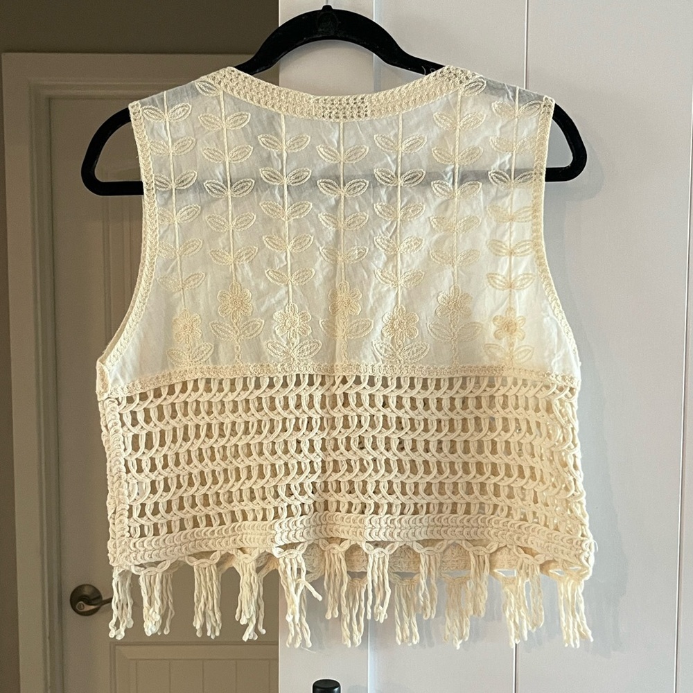 NWOT! Sleeveless Vest - Picture 4 of 6